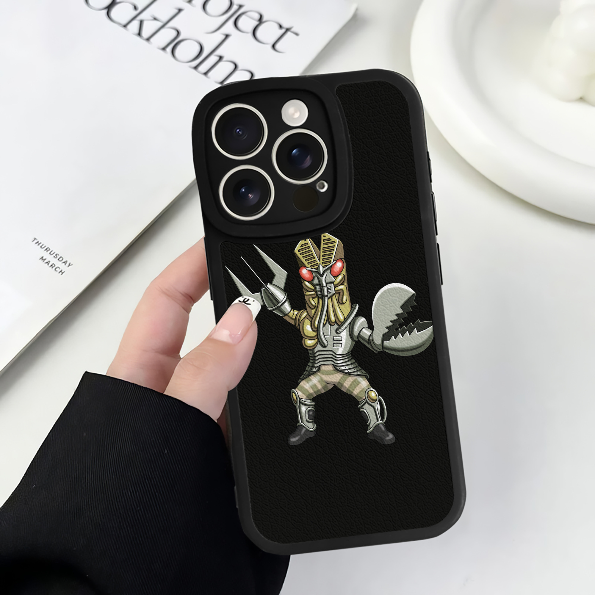 （画像用） ウルトラマン Ultraman 【iPhone 16シリーズ対応】シリコンスマホケース（レザー調） 材質：シリコン
